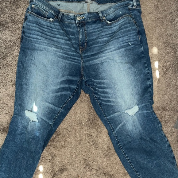 Torrid size 26: CROP BOYFRIEND JEAN - VINTAGE STRETCH MEDIUM WASH - Picture 3 of 3